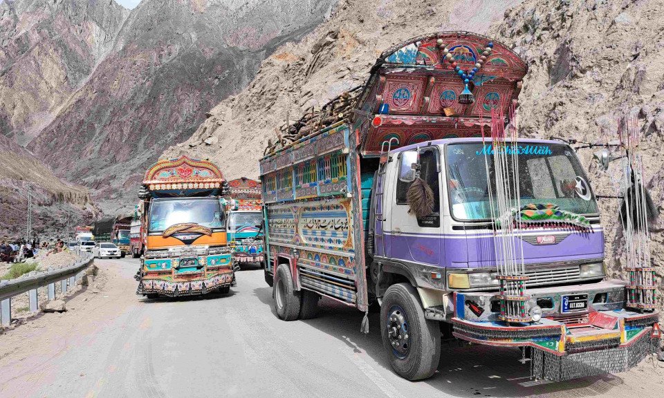 Bolje je okrašen večji status imaš v družbi...