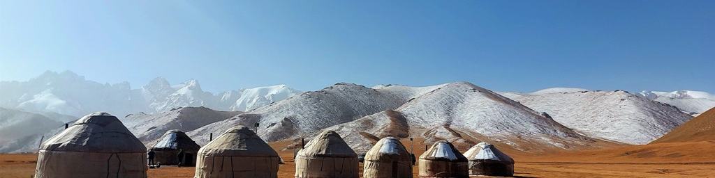 Kirgizija z jeepi in Uzbekistan