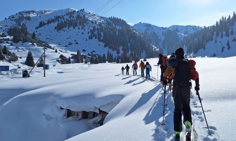 Kirgizija, turno smučanje - 11156.jpg