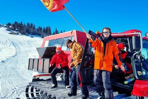 Kirgizija, turno smučanje - 11164.jpg