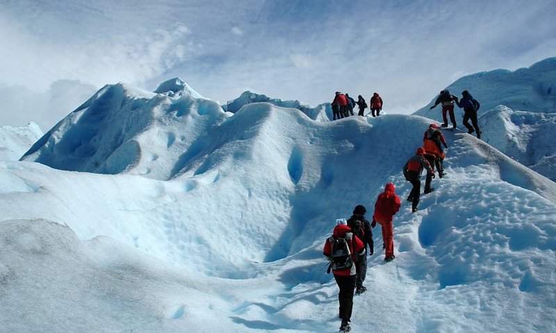 Treking po enem redkih napredujoÄih ledenikov