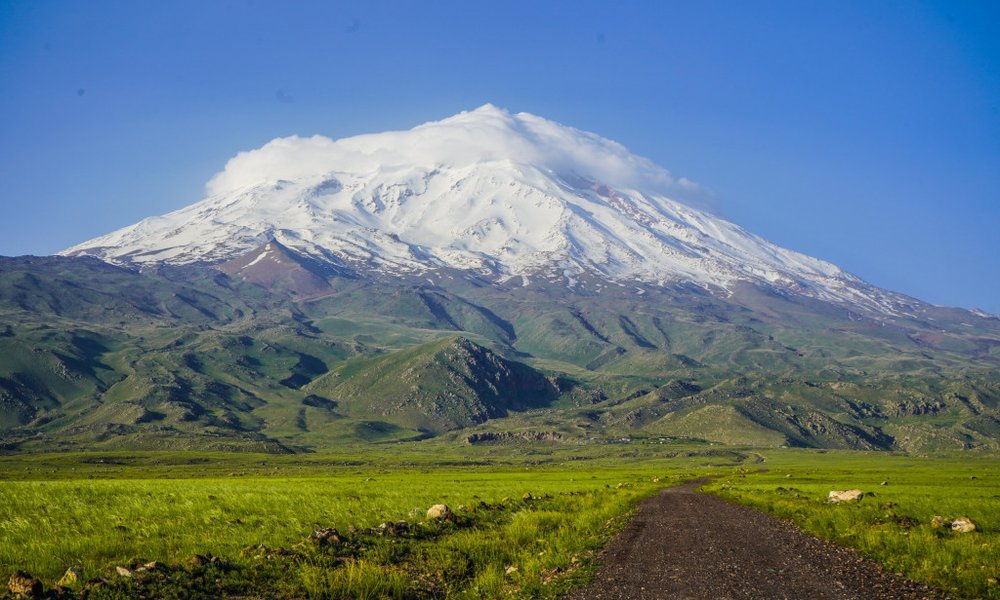 Pogleda na goro Ararat iz vasi Cevirme