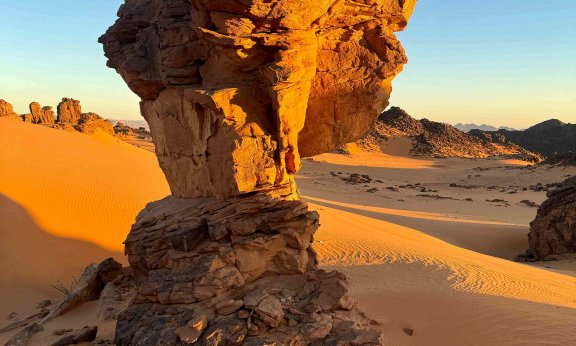 Skalne skulpture na poti