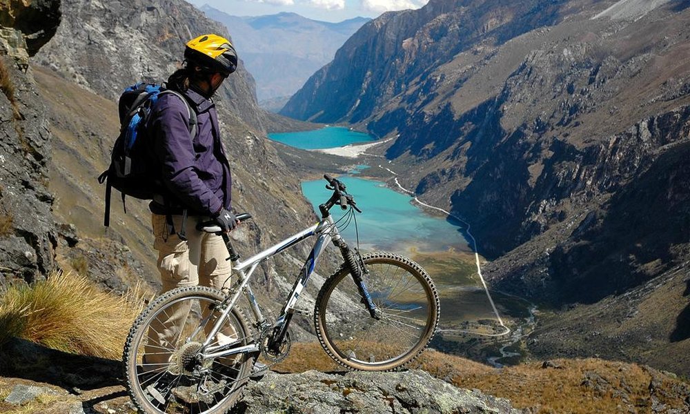 Kolesarski spust izpod Huascarana, jezeri Llanganuco