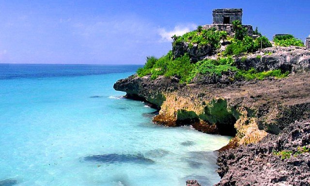 Majevske ostaline na plaži v Tulumu