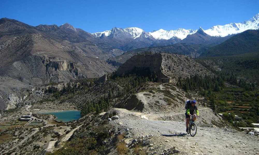 Trekamo in kolesarimo na okoli 3000 m.n.m.