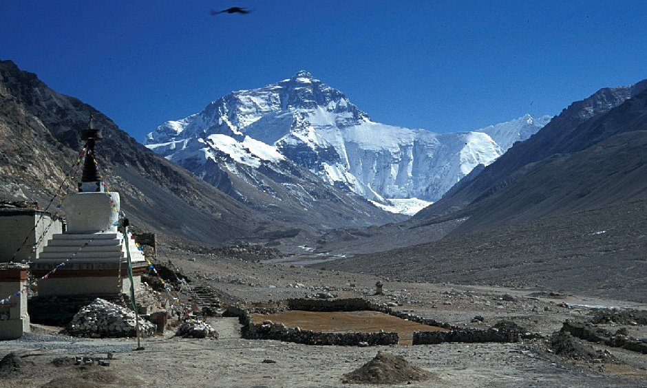Severna stena Everesta, s samostan Ronbuk