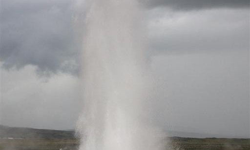 Fotri vseh gejzirjev so na Islandiji