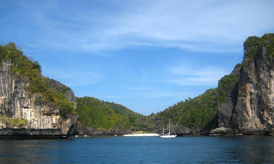 Skriti in samotni zalivi otoka Pi Pi