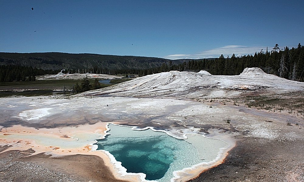 Yellowstone, igra gejzirjev, vročih kopeli...