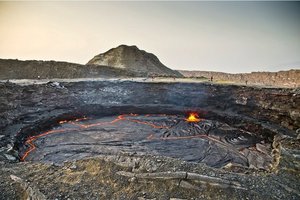 Aktivni vulkan Erta Ale, kjer res šprica