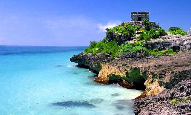 Majevske ostaline na plaži v Tulumu