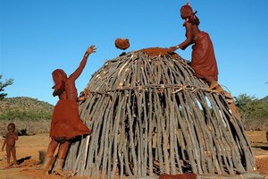 Pri Himbah doma, kjer prespimo