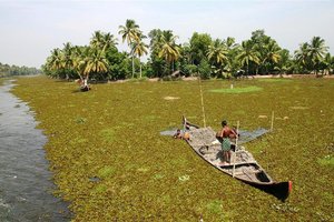 Po kanalih Kerale, jug Indije