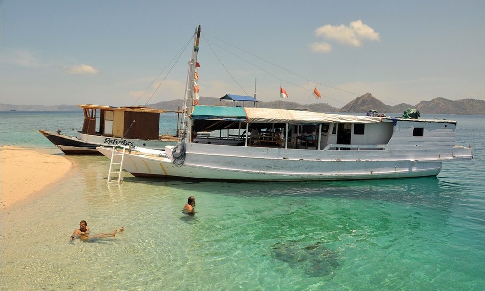 Križarjenje z barko okoli Komoda