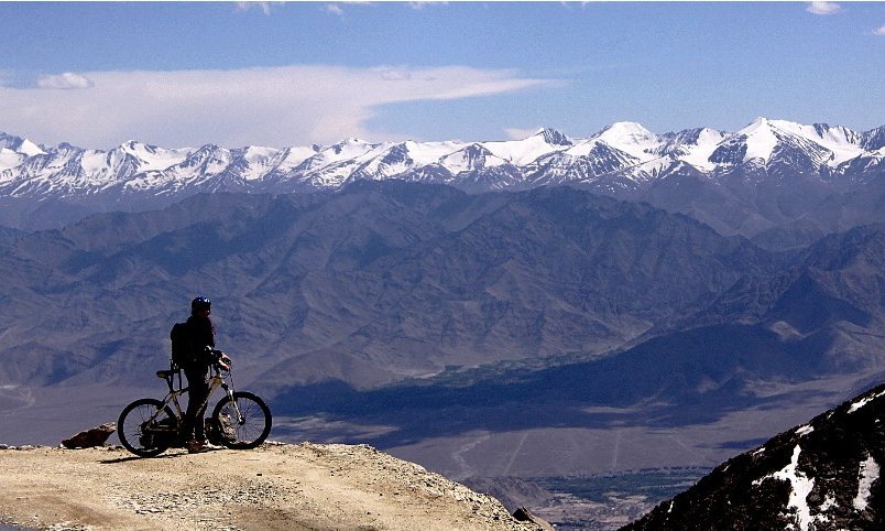 S kolesom z najvišjega cestnega prelaza na svetu