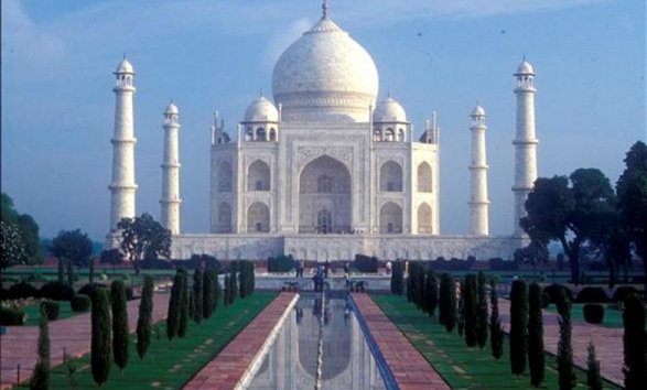 Po želji lahko nadaljujemo do Taj Mahala, kar vzame en extra dan