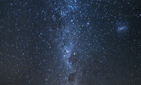 Zvezdnati prah nad puščavo