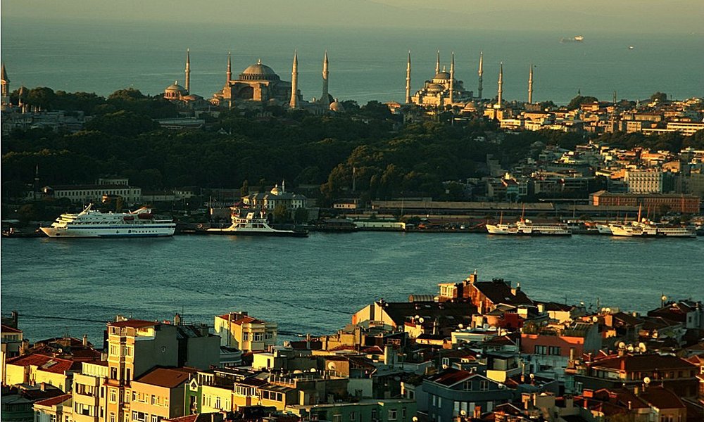 Istanbul, razpet med Evropo in Azijo