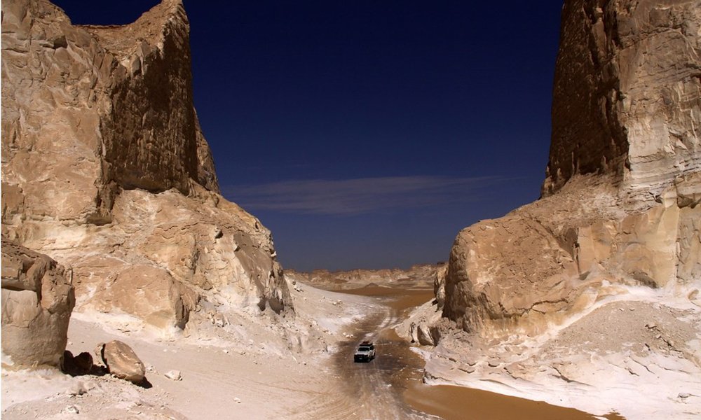 Zahodni del Bele puščave, ki je izrazito bolj gorat