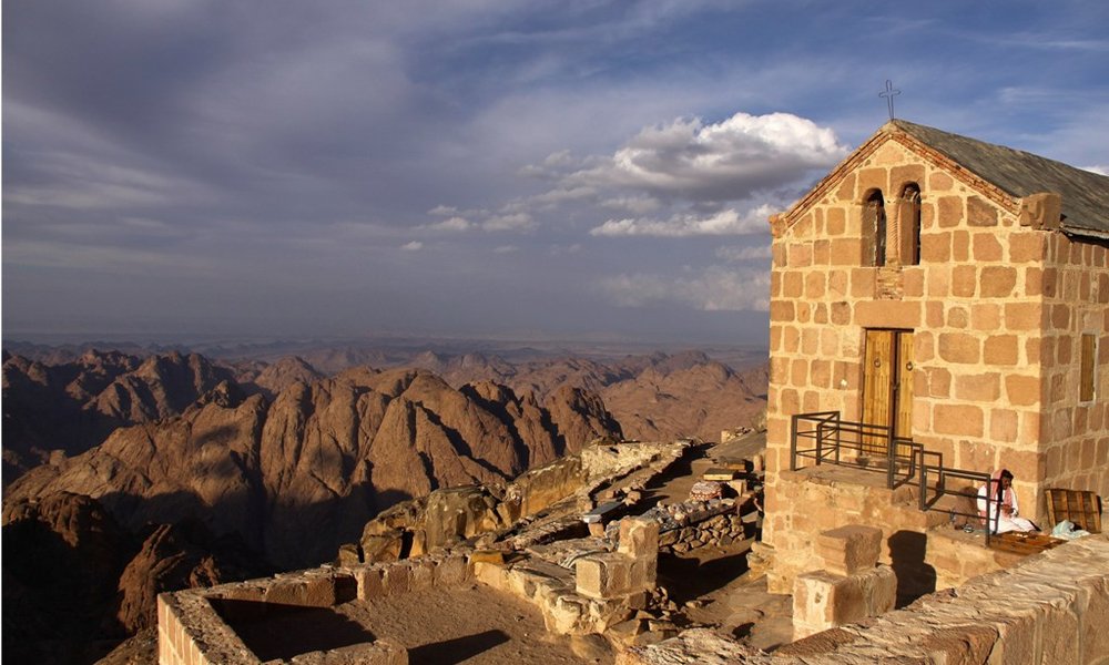 Na vrhu svete gore Sinaj