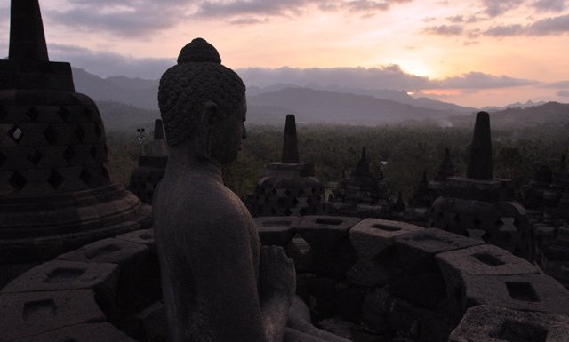 Pogled z budističnega Borobudurja, Java