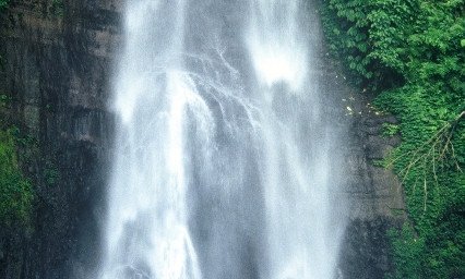 Kopanje pod slapom, Bali
