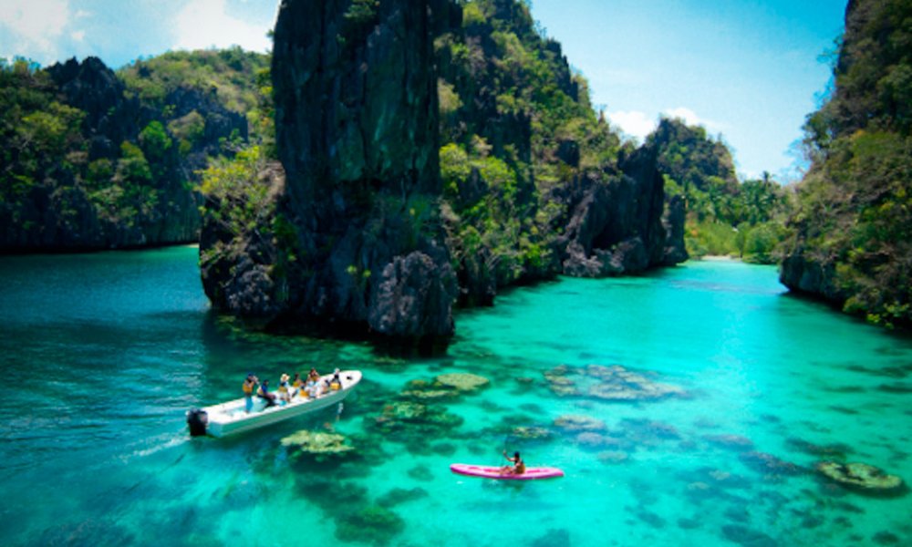 Prelep kraški svet z osamelci sredi morja, Palawan