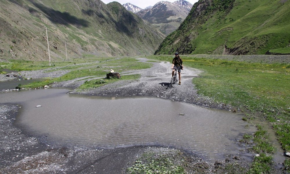 S kolesarskega izleta okoli Kazbegija