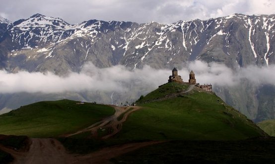 Slavni samostan nad Kazbegijem