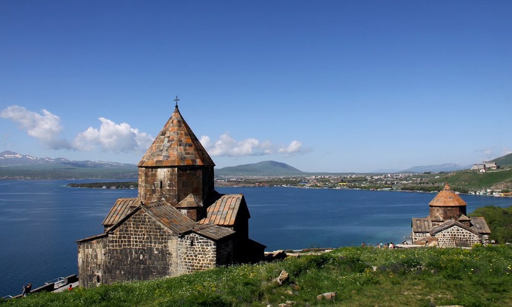 Samostan nad jezerom Sevan, Armenija