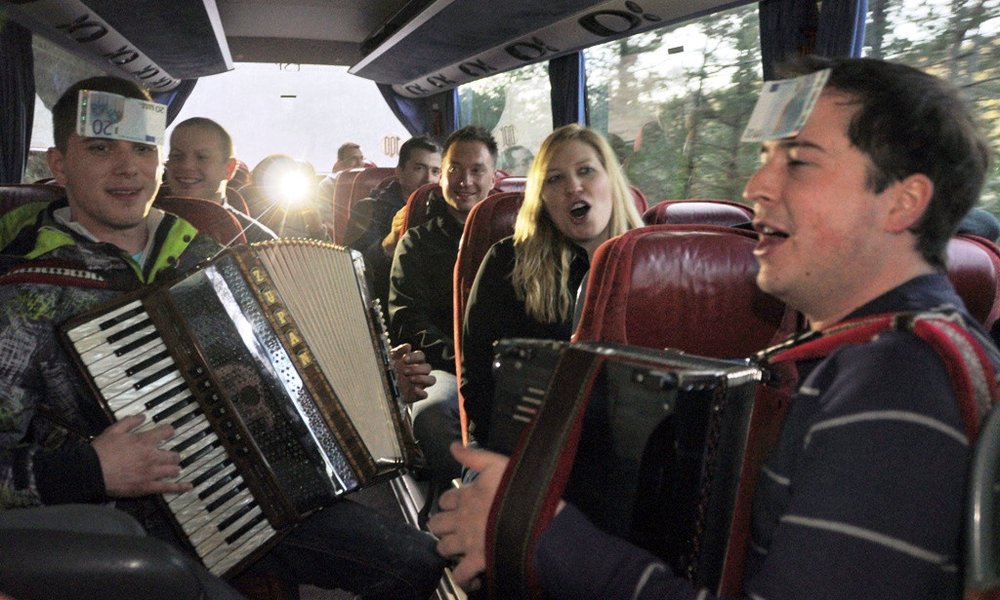 Nadaljevanje Šluk busa, po oljukendrink vinski kleti...