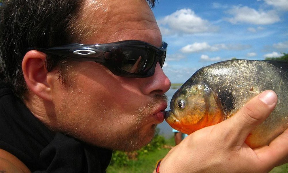 Poljub smrti - po tem gre piranja na žar!