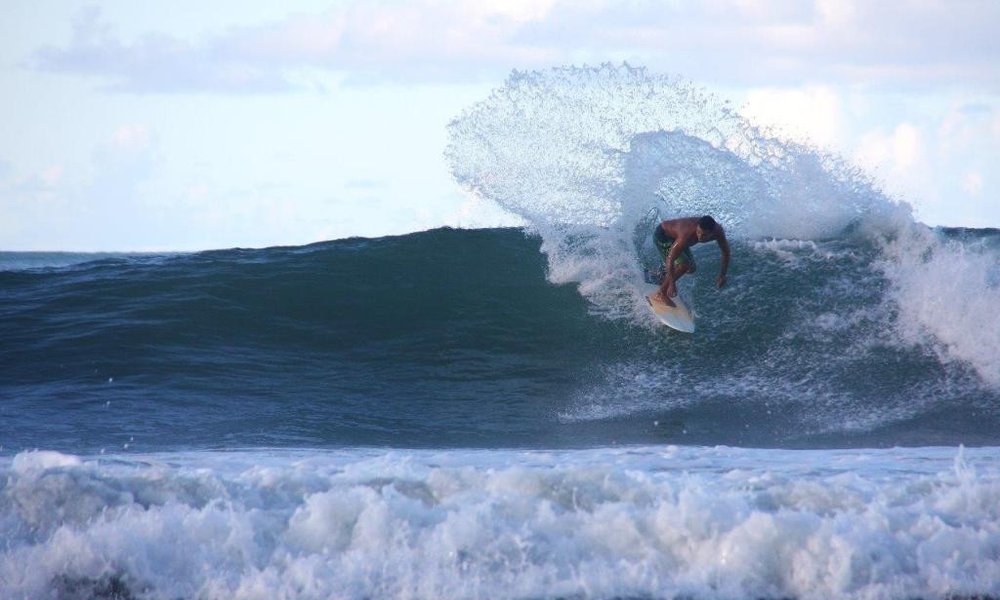 Surfanje na valovih, havajski šport številka 1