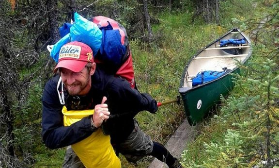 Kanuje je med jezeri potrebno takol vleči - k sreči ne predolgo