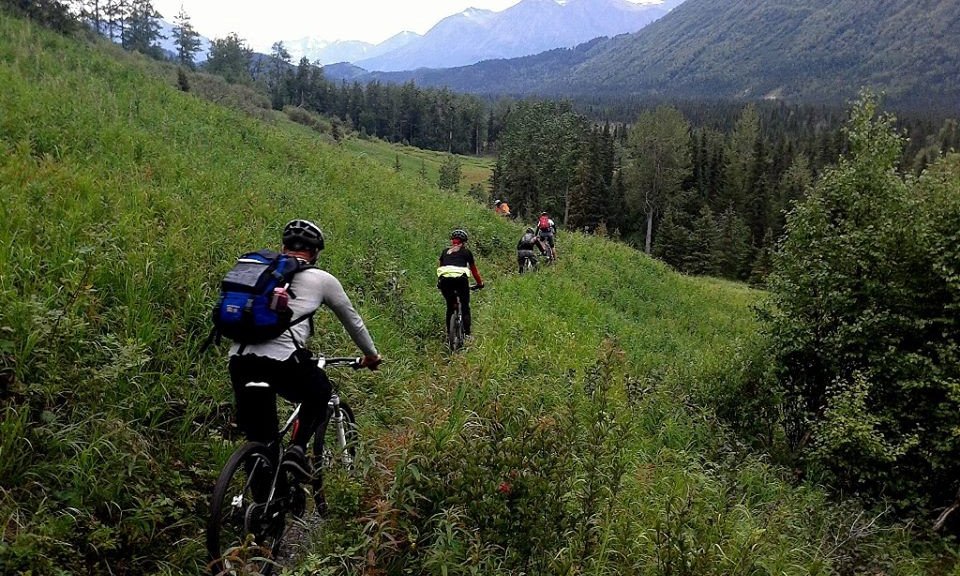 S kolesom po neskončnih aljaških singlcah