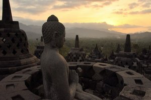 Indonezija: Borobodur, najlepše budistično svetišče v JV Aziji