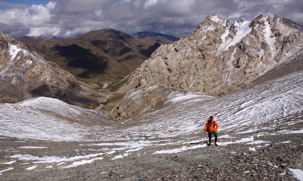 Na poti na prelaz s pogledom na kitajsko stran nebeškega gorovja Tian Shan