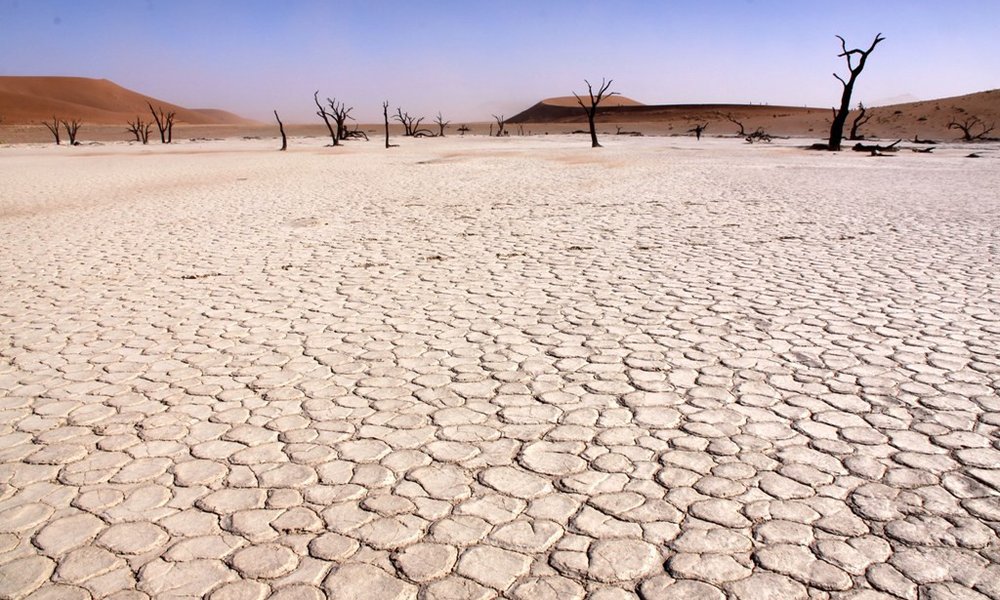 Suha jezera sredi rdečih sipin planeta Namib