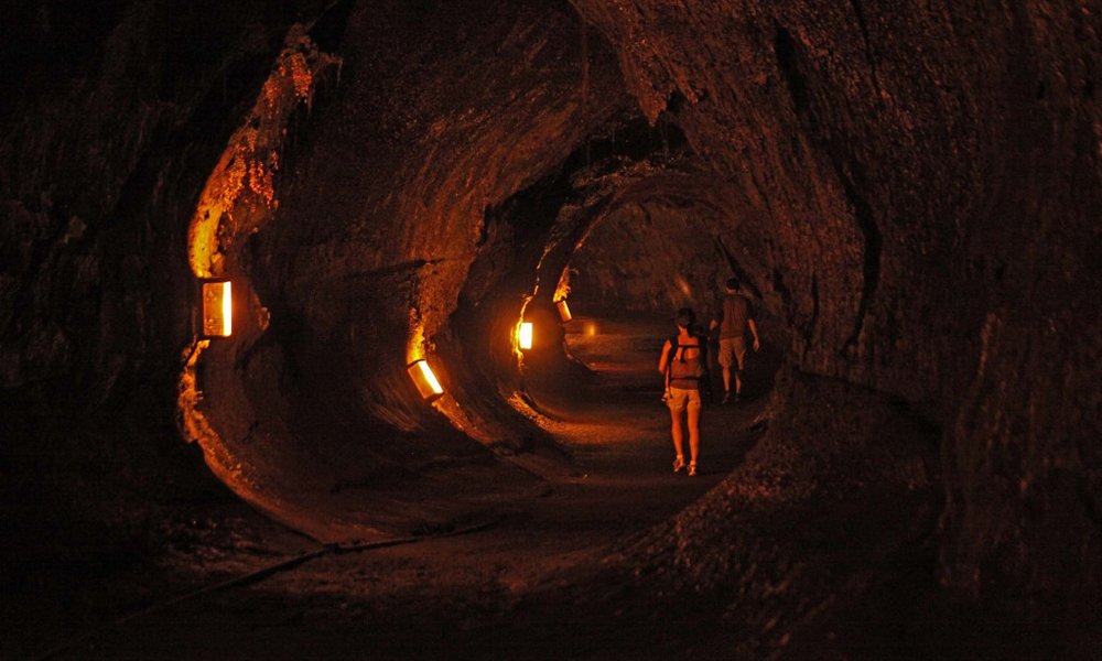 Hoja skozi tunele strjene lave, Big Island