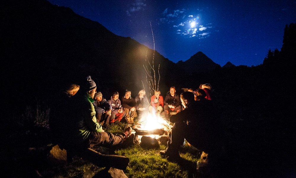 Ob tabornem ognju, na treku