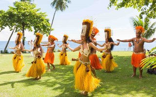 Hula plesalke si ogledamo na luau- tradicionalni  havajski večerji