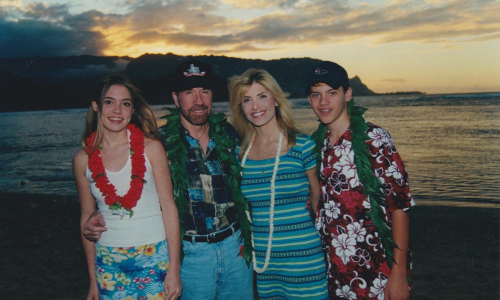 Havaje je osvojil tudi Chuck Norris z družino ;)